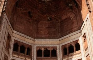 Agra Sightseeing - Jaipur (240 km / 5 hrs)